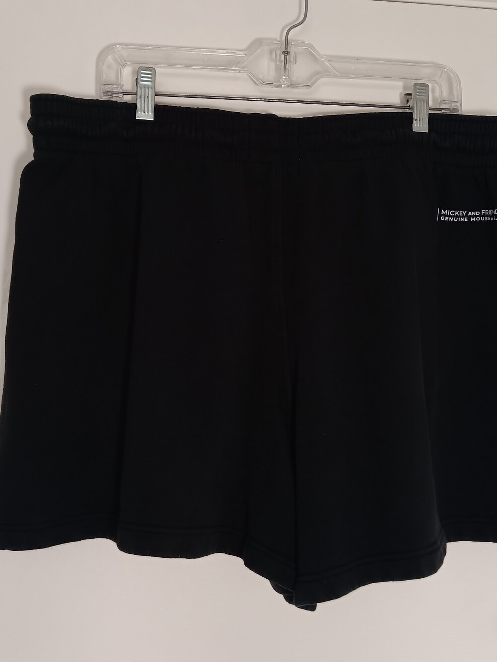 Disney's  Mickey Mouse and  Friends Sweatshorts Mens Xl In Black.